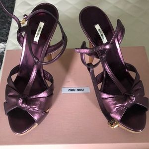Beautiful metallic purple heels!